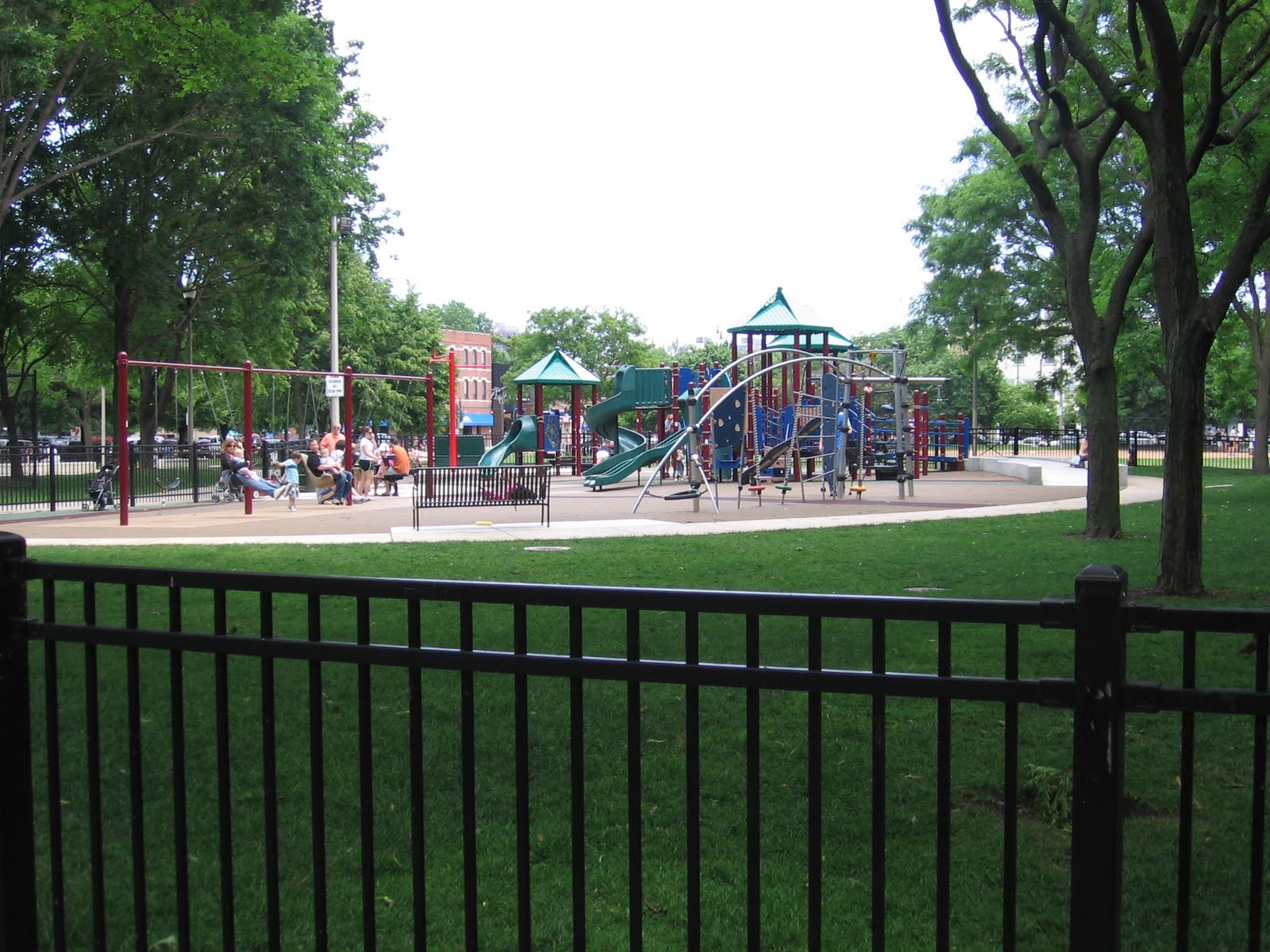 The Chicago Real Estate Local Sunday morning at Jonquil Park in